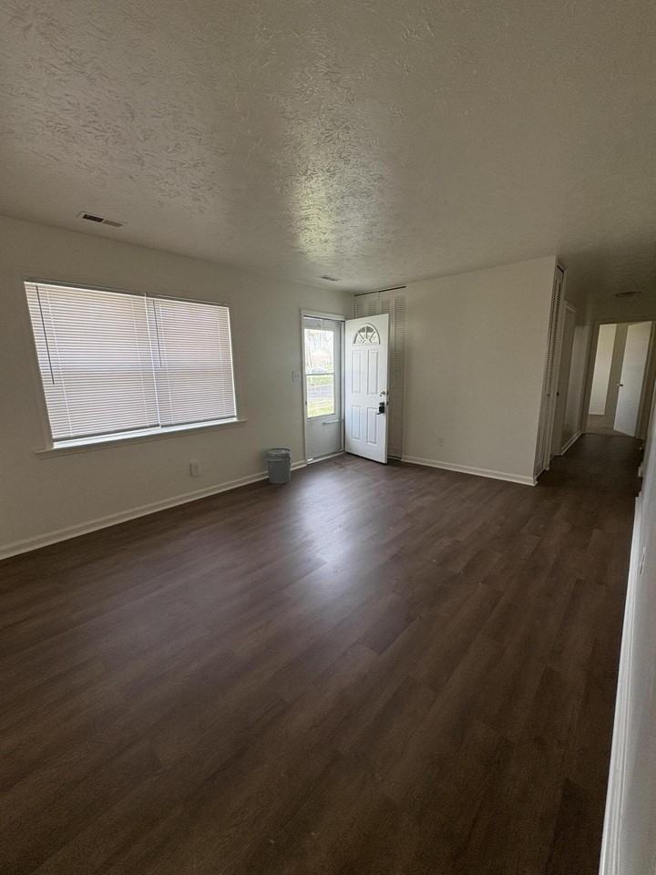 1280 Ascot Park - Photo 4 of 17