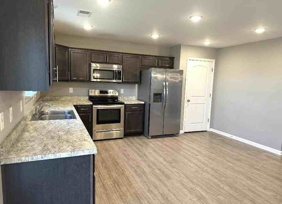 2601 Hailey Rose Way - Photo 3 of 16