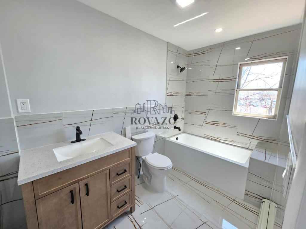 1549 Morris Pl - Photo 3 of 8