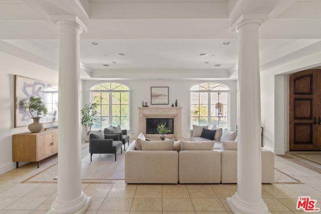 3697 Benedict Canyon Ln - Photo 3 of 8