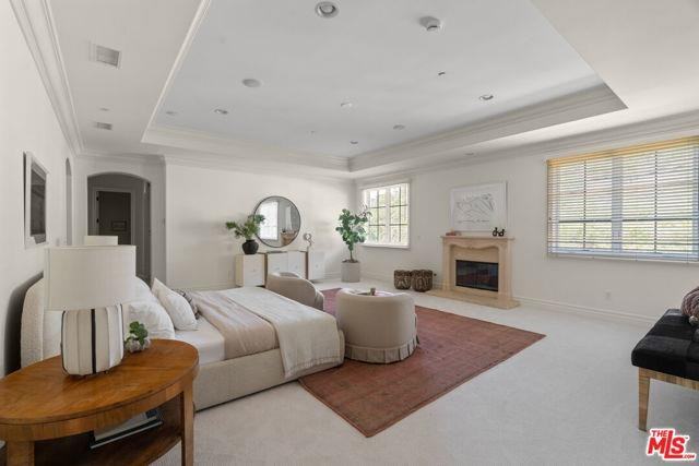 3697 Benedict Canyon Ln - Photo 4 of 8