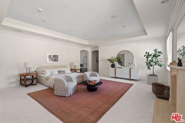 3697 Benedict Canyon Ln - Photo 5 of 8