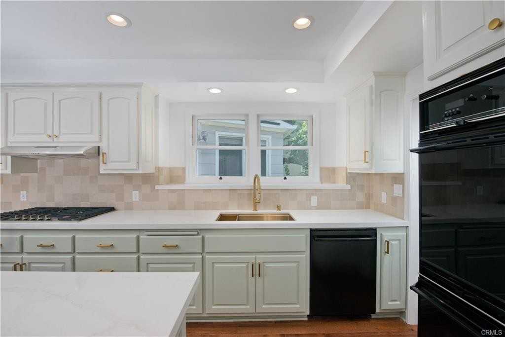 4722 Forman Avenue - Photo 2 of 8