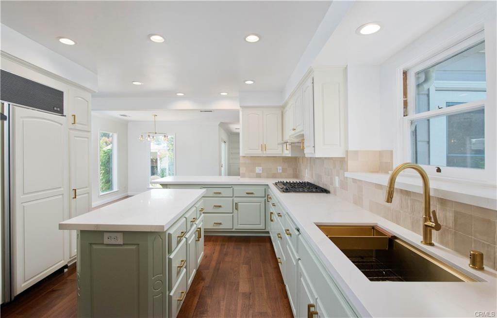 4722 Forman Avenue - Photo 3 of 8