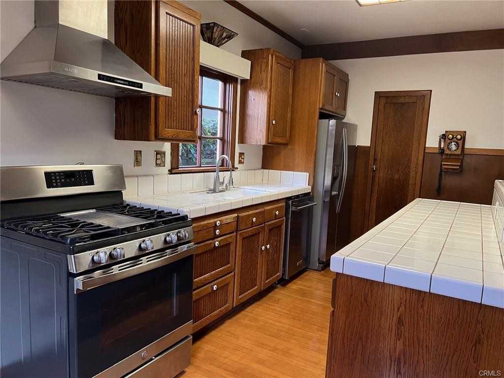 207 9th St - Photo 6 of 7