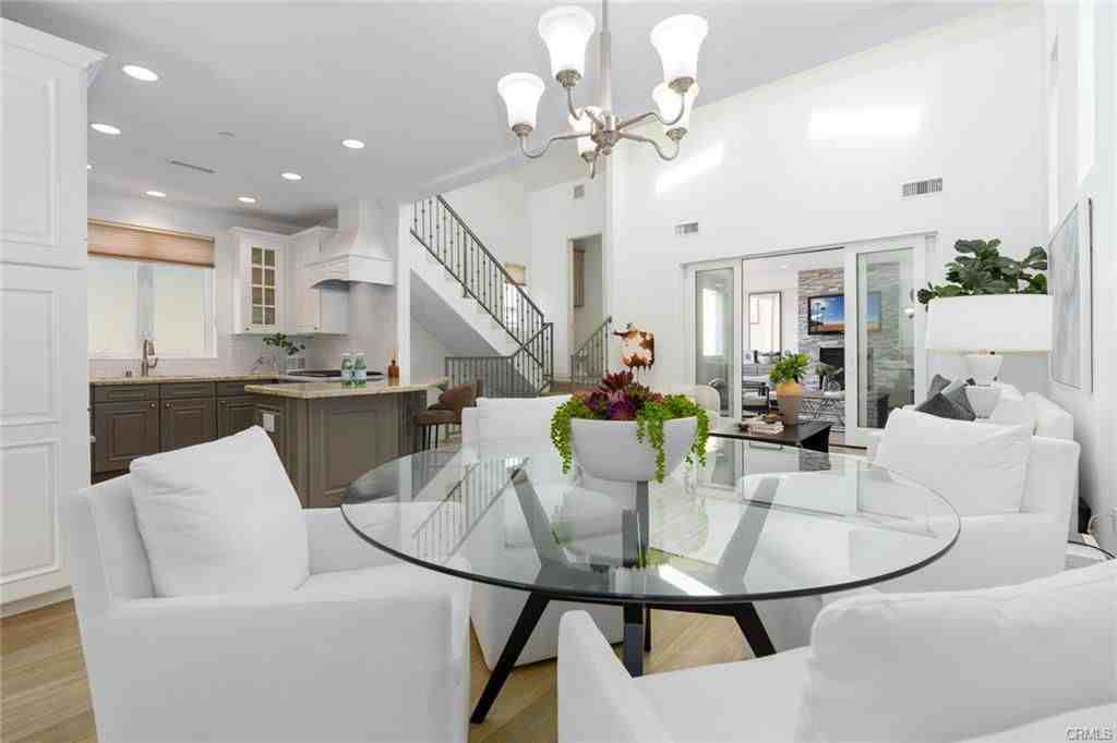 432 1/2 Goldenrod Ave - Photo 6 of 8