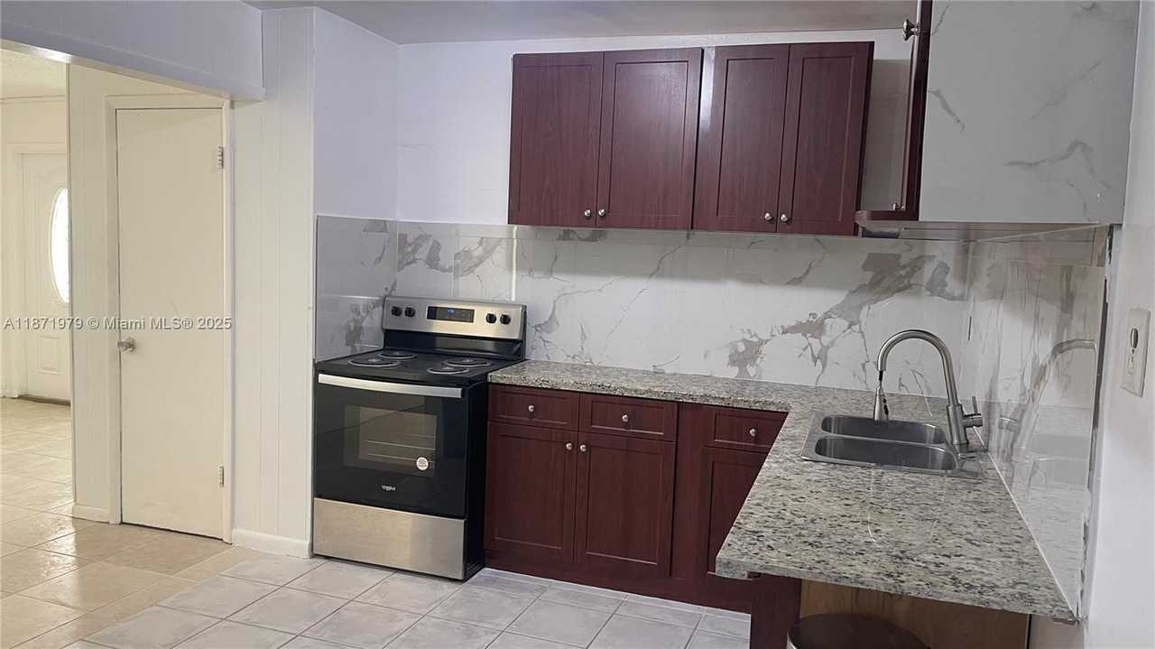 301 N 67th Ave - Photo 2 of 50