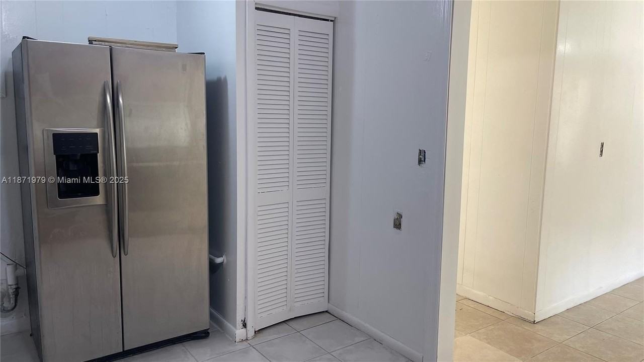 301 N 67th Ave - Photo 3 of 50