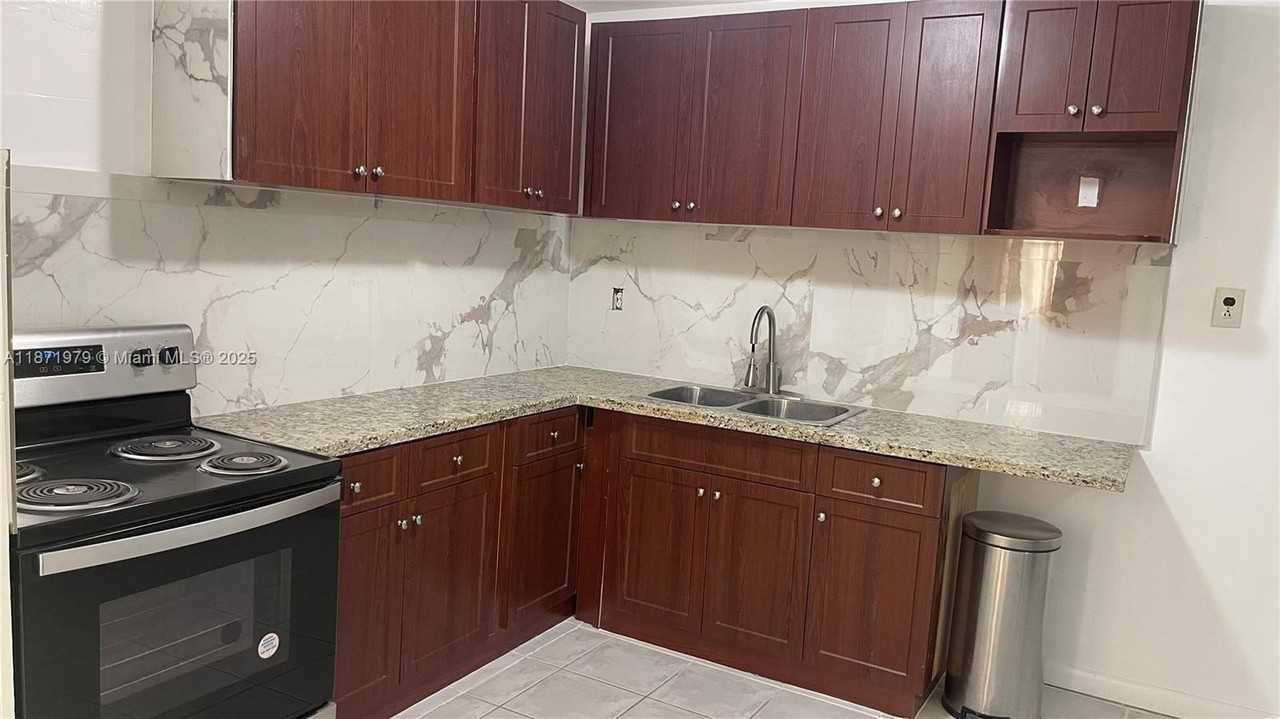 301 N 67th Ave - Photo 5 of 50