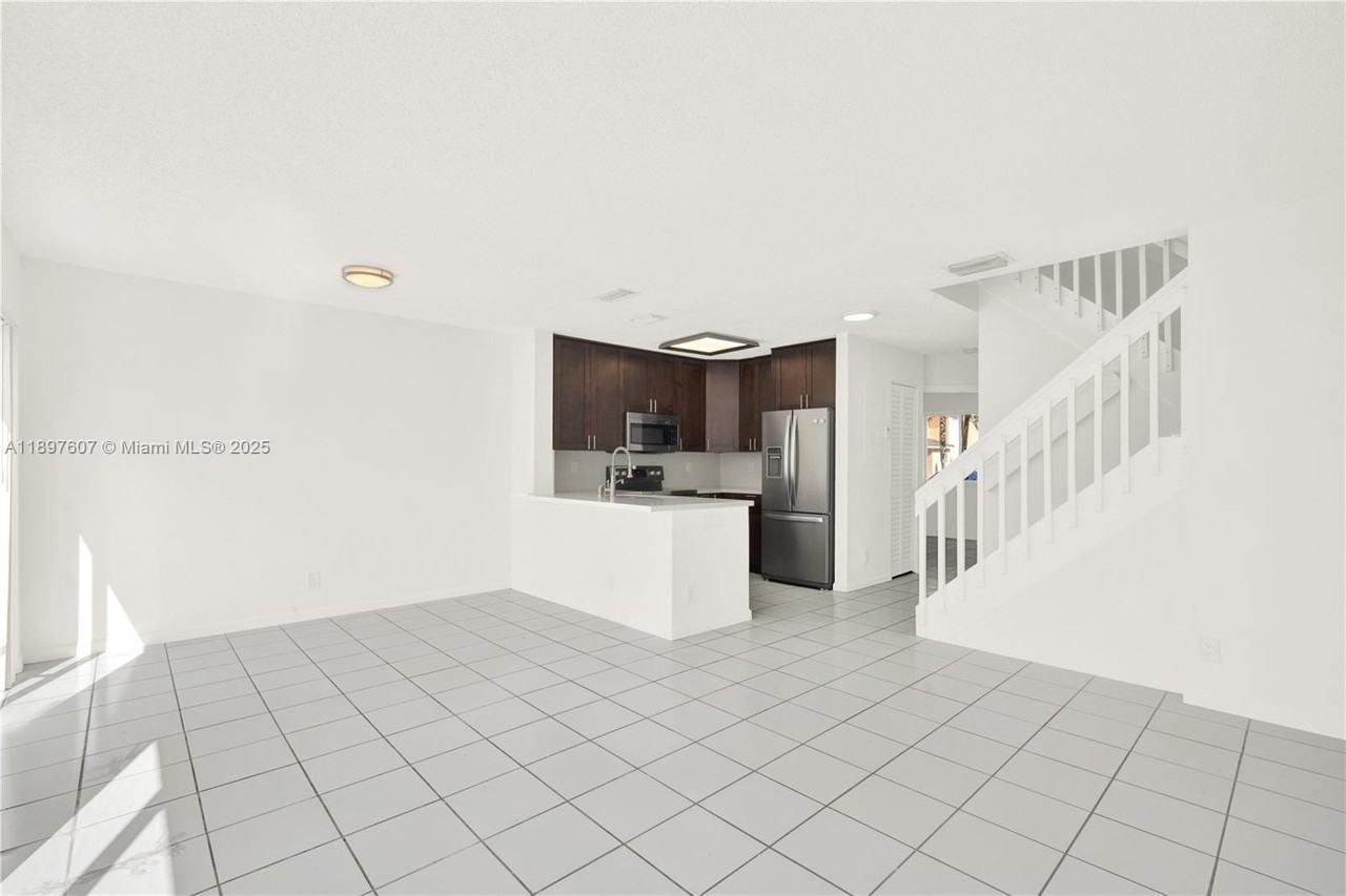 17380 Sw 140th Ct - Photo 3 of 30