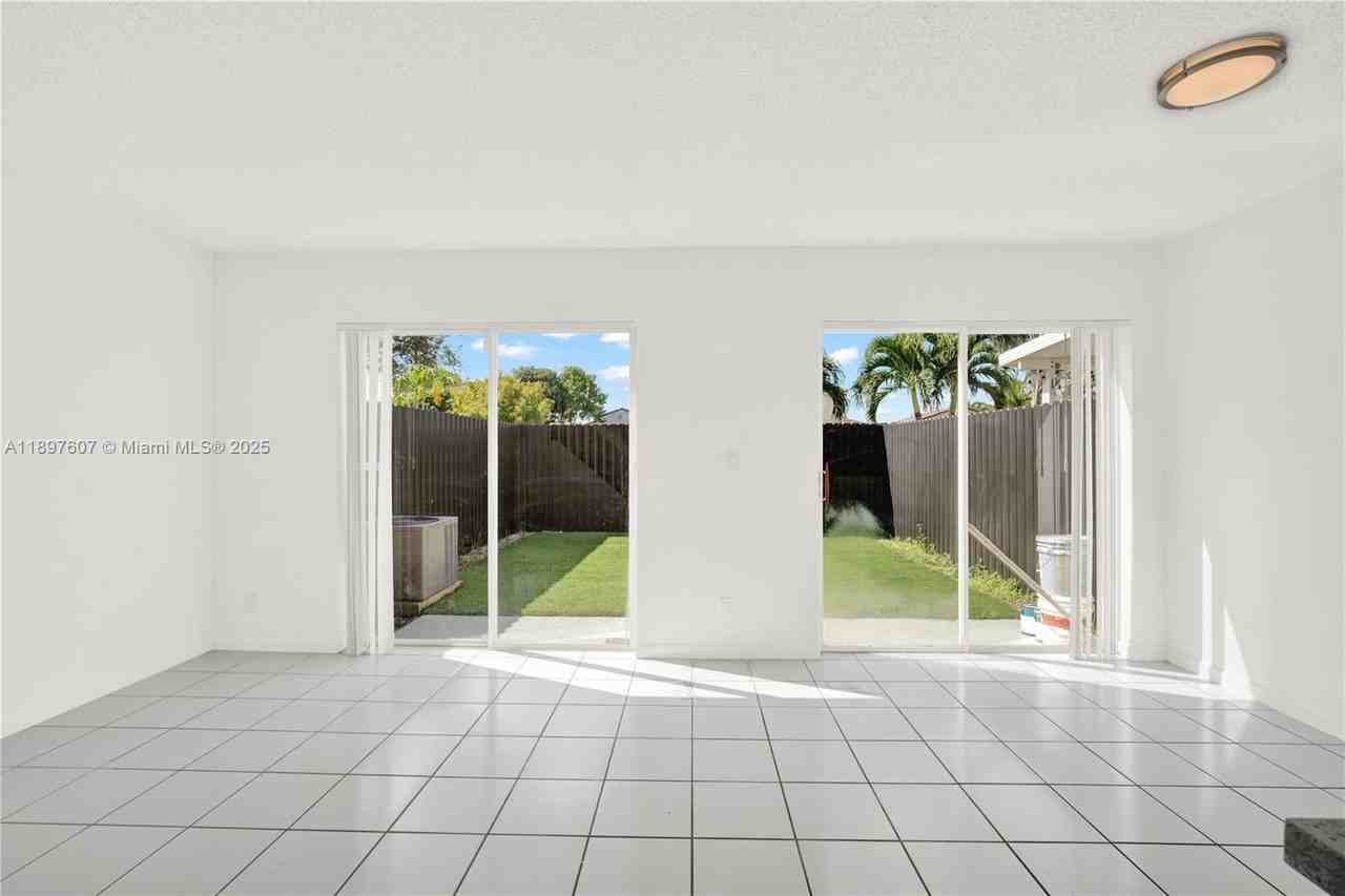 17380 Sw 140th Ct - Photo 5 of 30