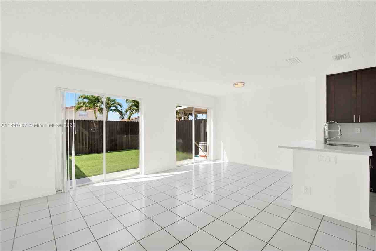 17380 Sw 140th Ct - Photo 6 of 30