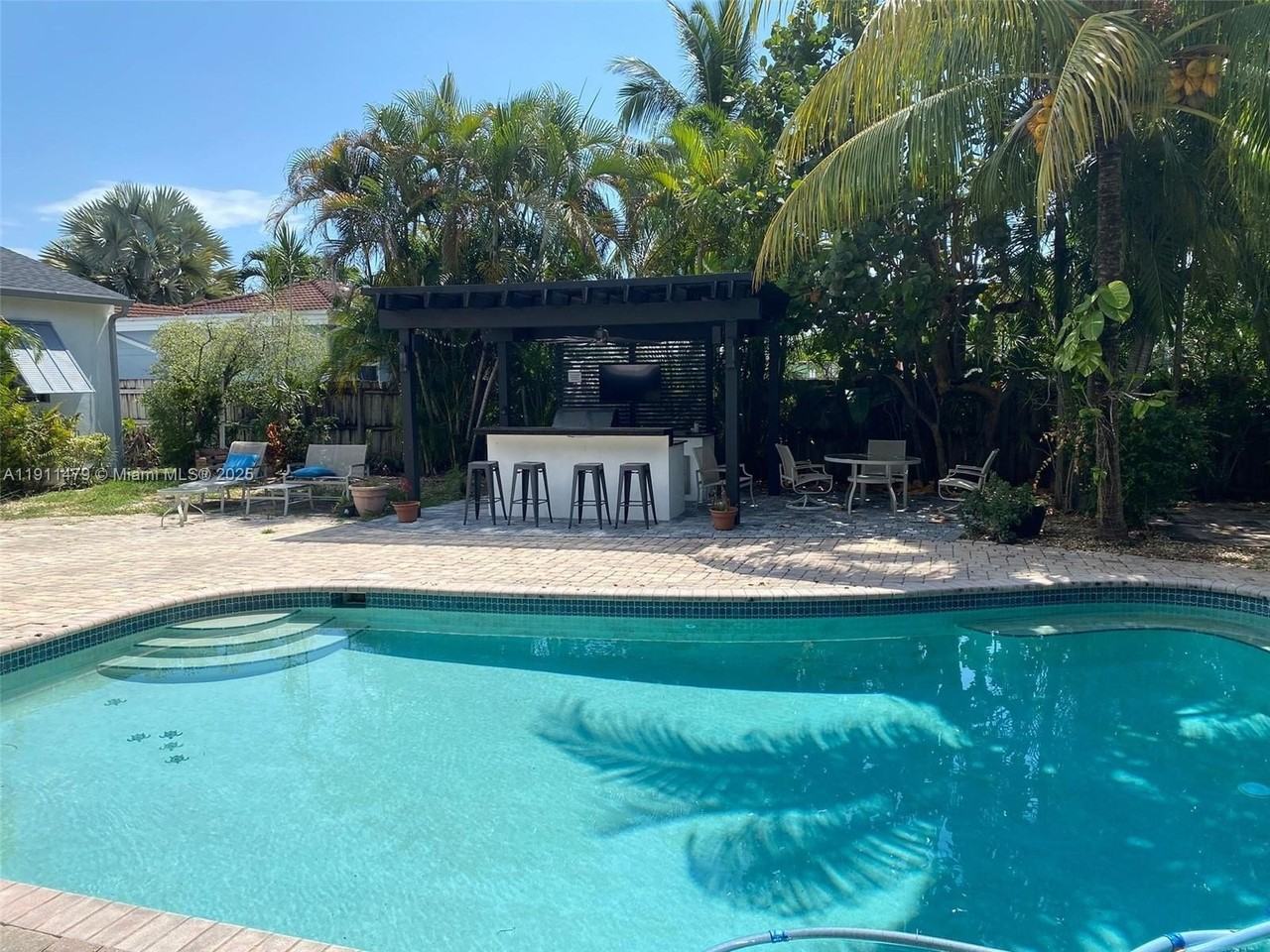 1516 Funston St - Photo 4 of 19