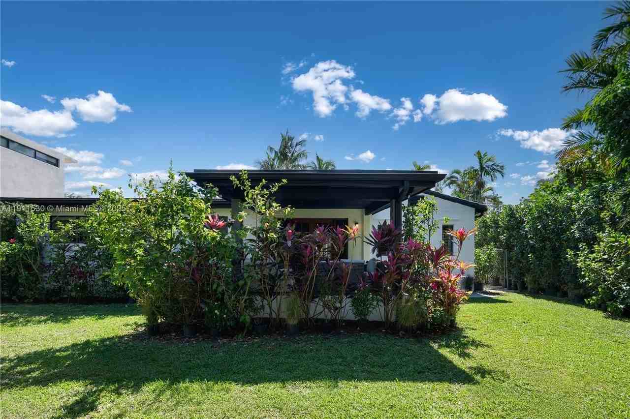 118 E 3rd Ct - Photo 5 of 14