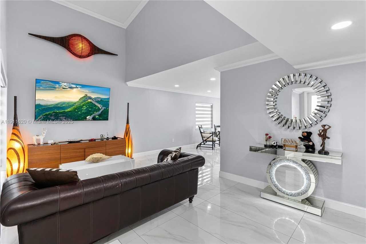 5262 Sw 153rd Ct - Photo 4 of 47