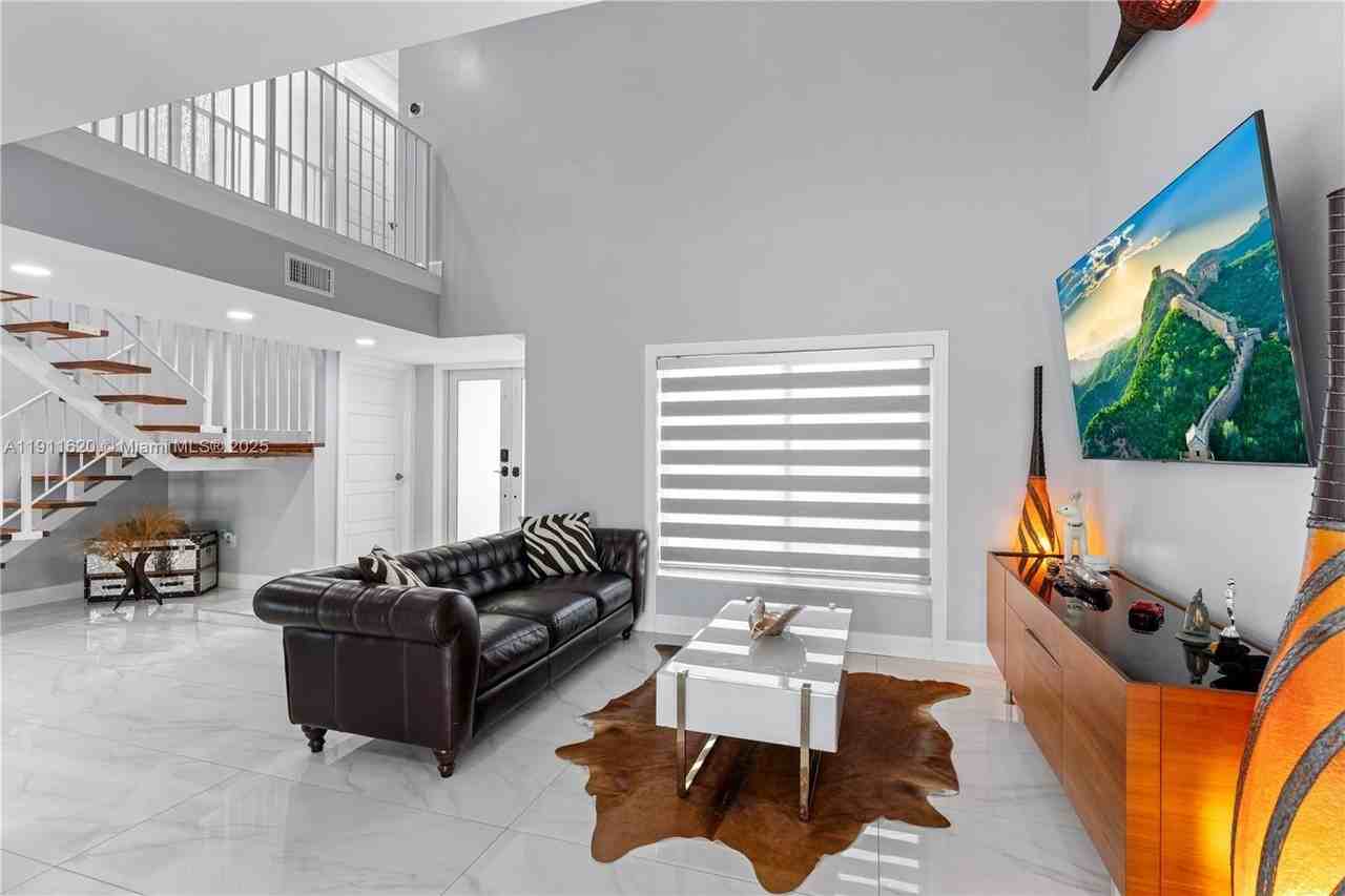 5262 Sw 153rd Ct - Photo 5 of 47