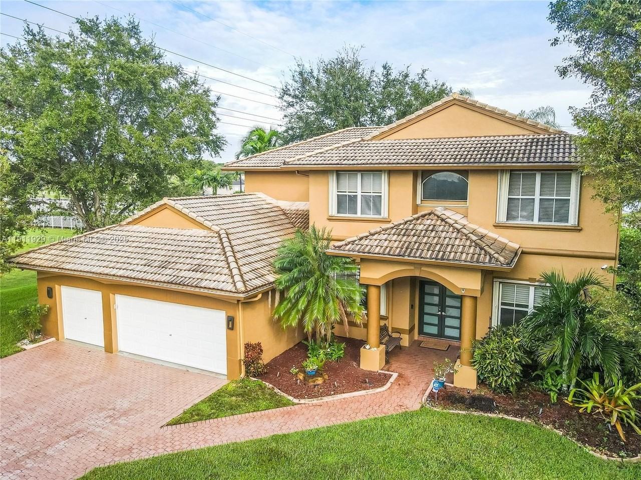 15841 Sw 61st St #15841 - Photo 2 of 49