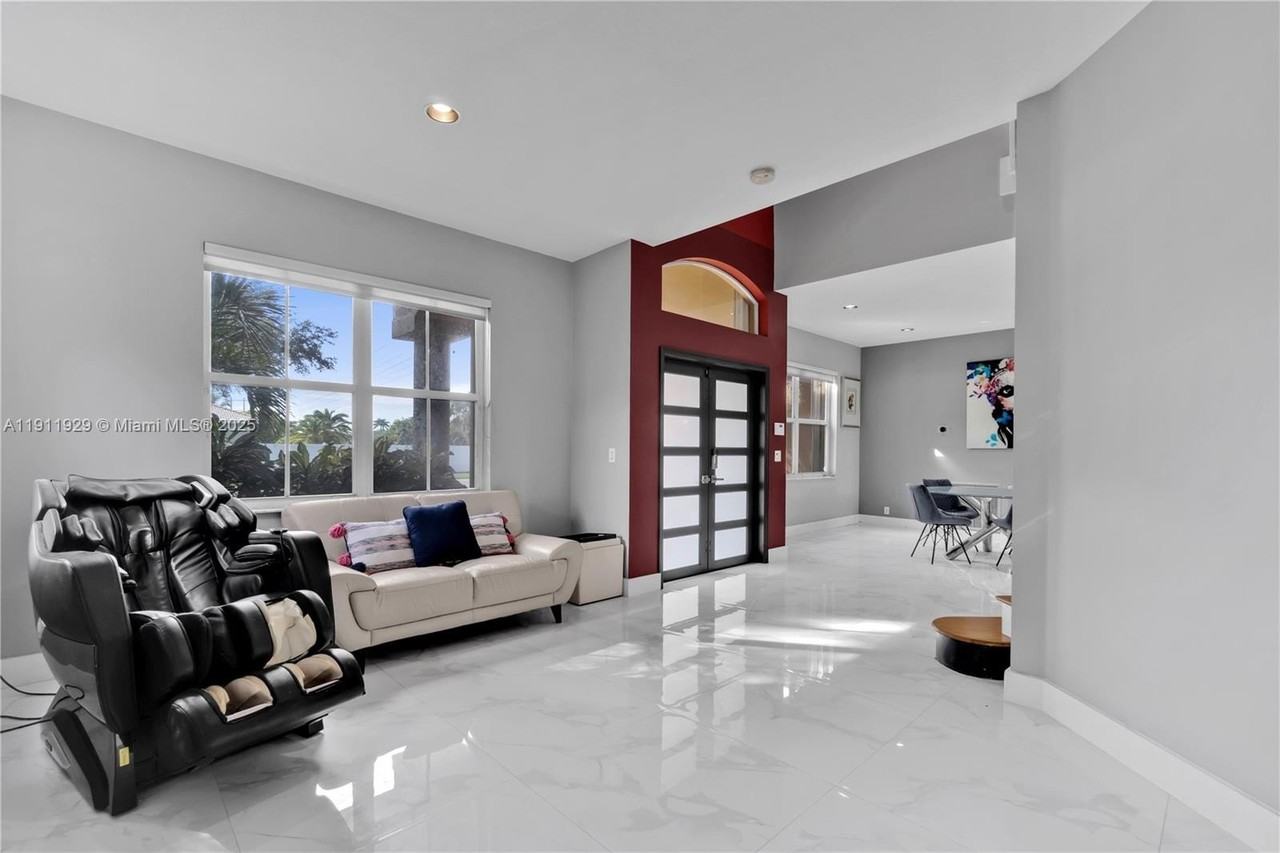 15841 Sw 61st St #15841 - Photo 4 of 49