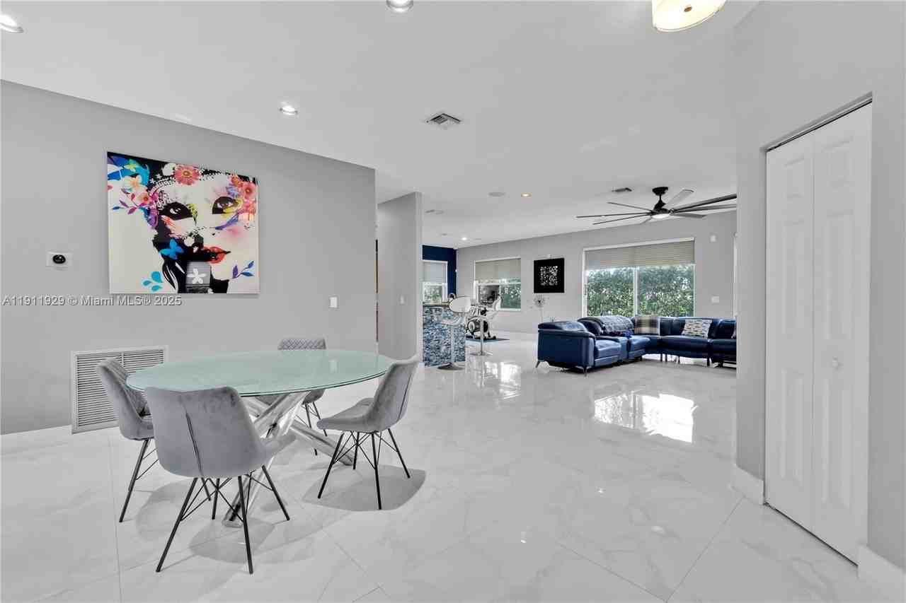 15841 Sw 61st St #15841 - Photo 5 of 49