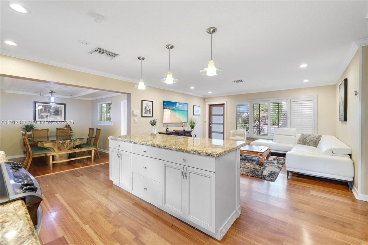 1311 Ne 26th Ter - Photo 3 of 47