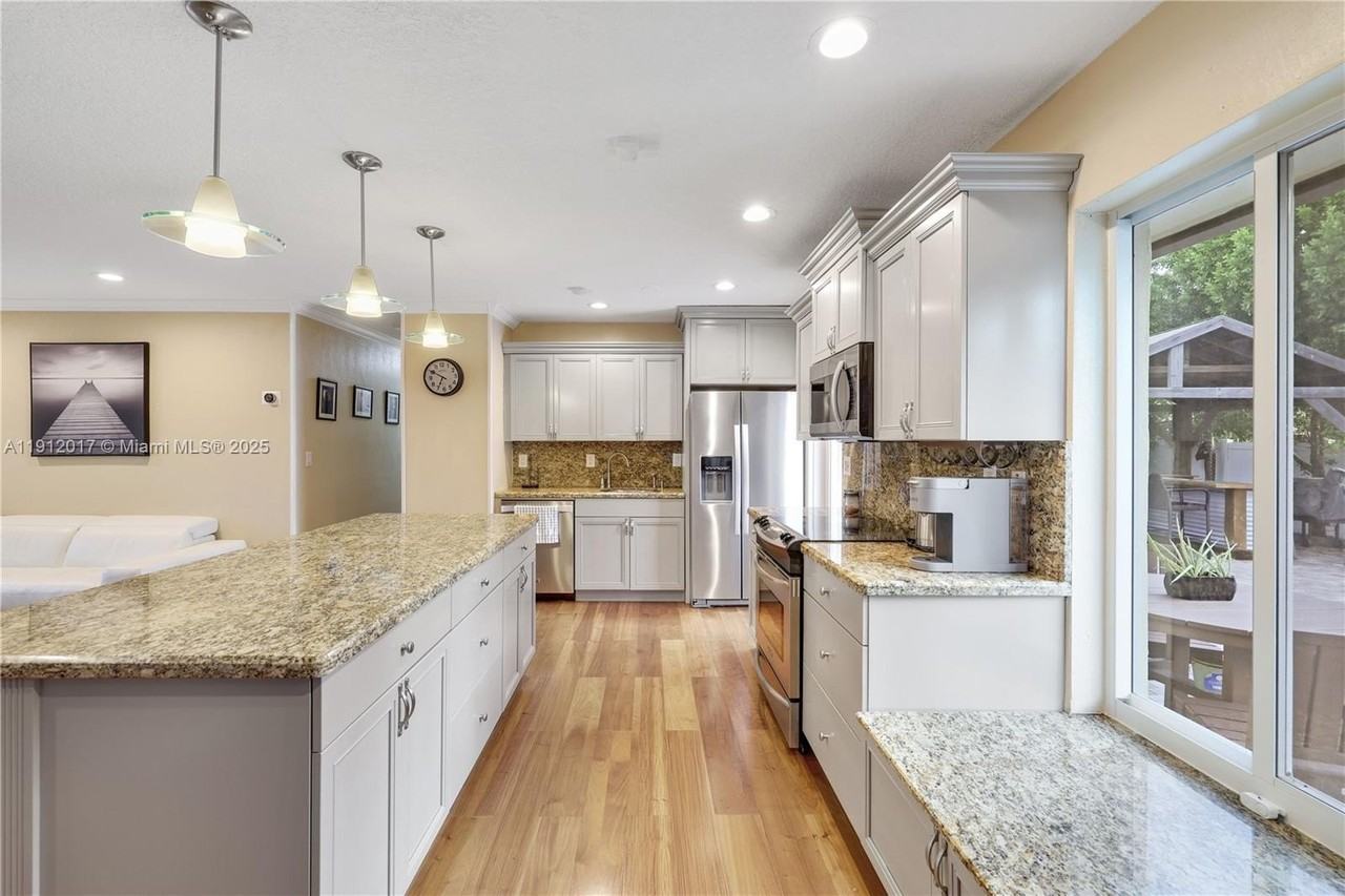 1311 Ne 26th Ter - Photo 7 of 47