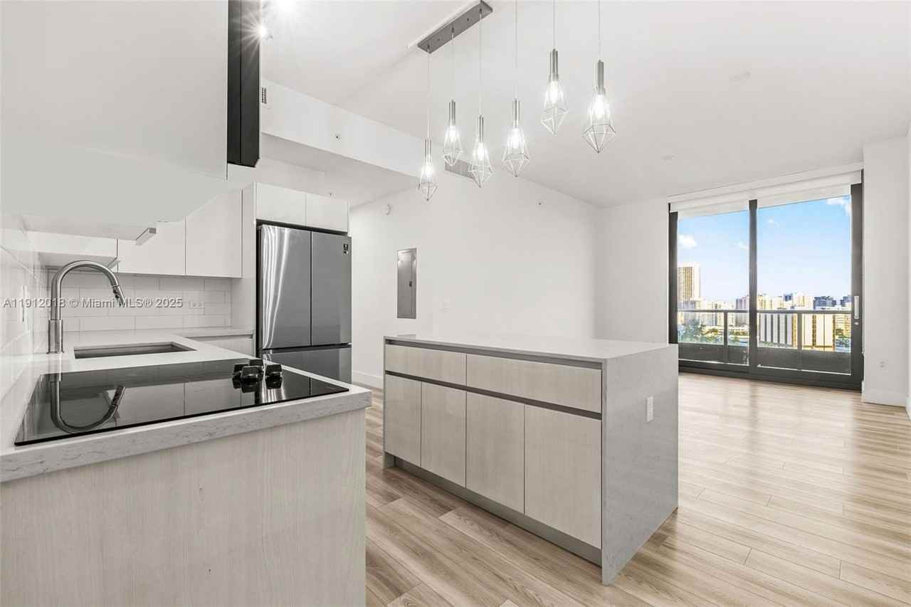 101 Diplomat Parkway #1206