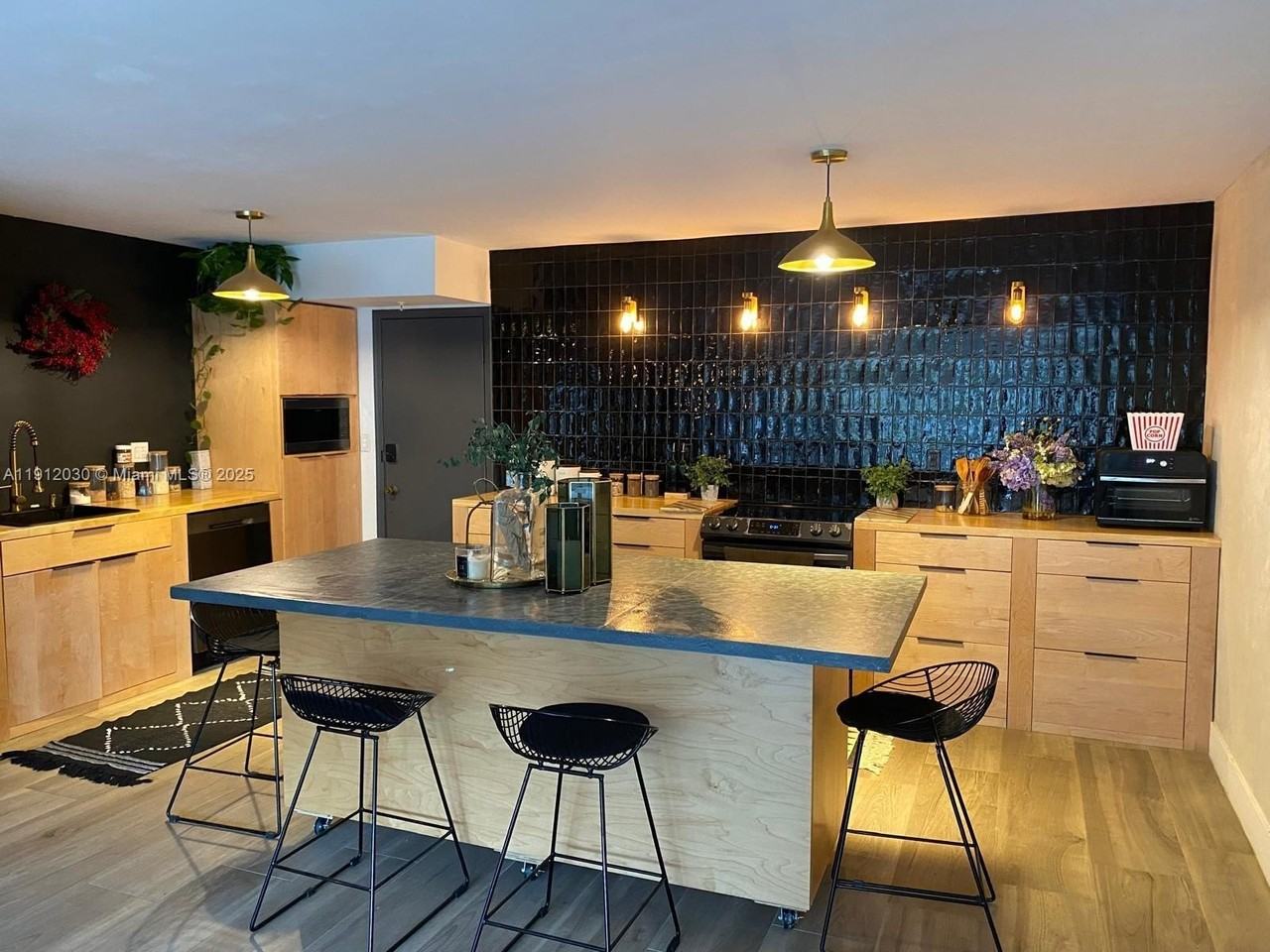 550 Ocean Dr #2D - Photo 6 of 35