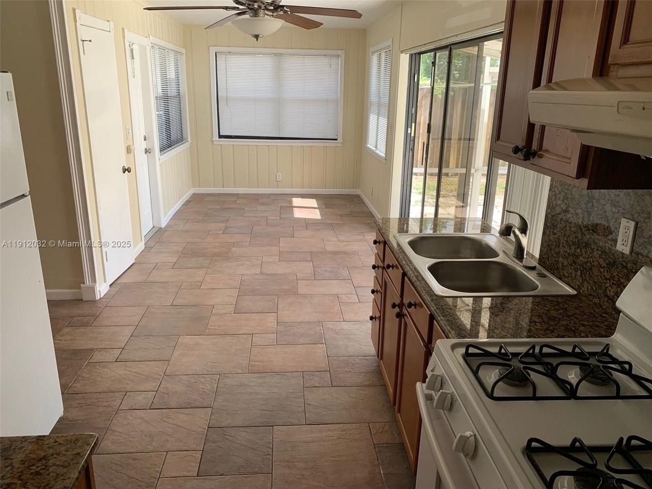 1680 Nw 1st Ter - Photo 3 of 12