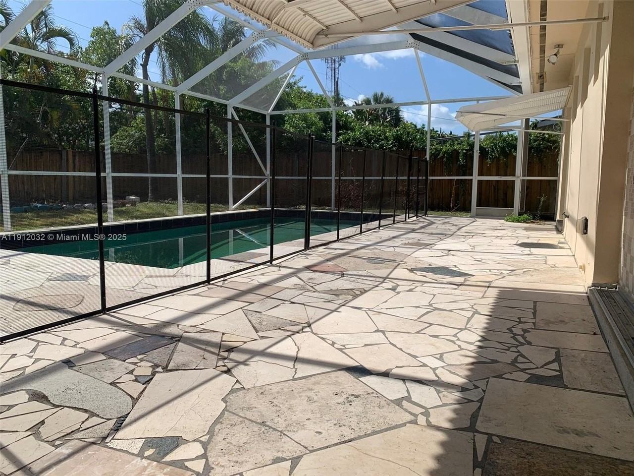 1680 Nw 1st Ter - Photo 4 of 12