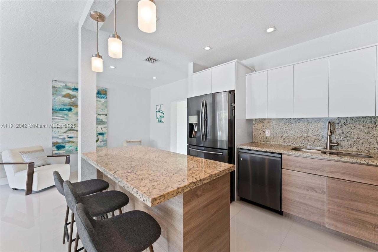 6371 Sw 23rd St #6371 - Photo 2 of 20