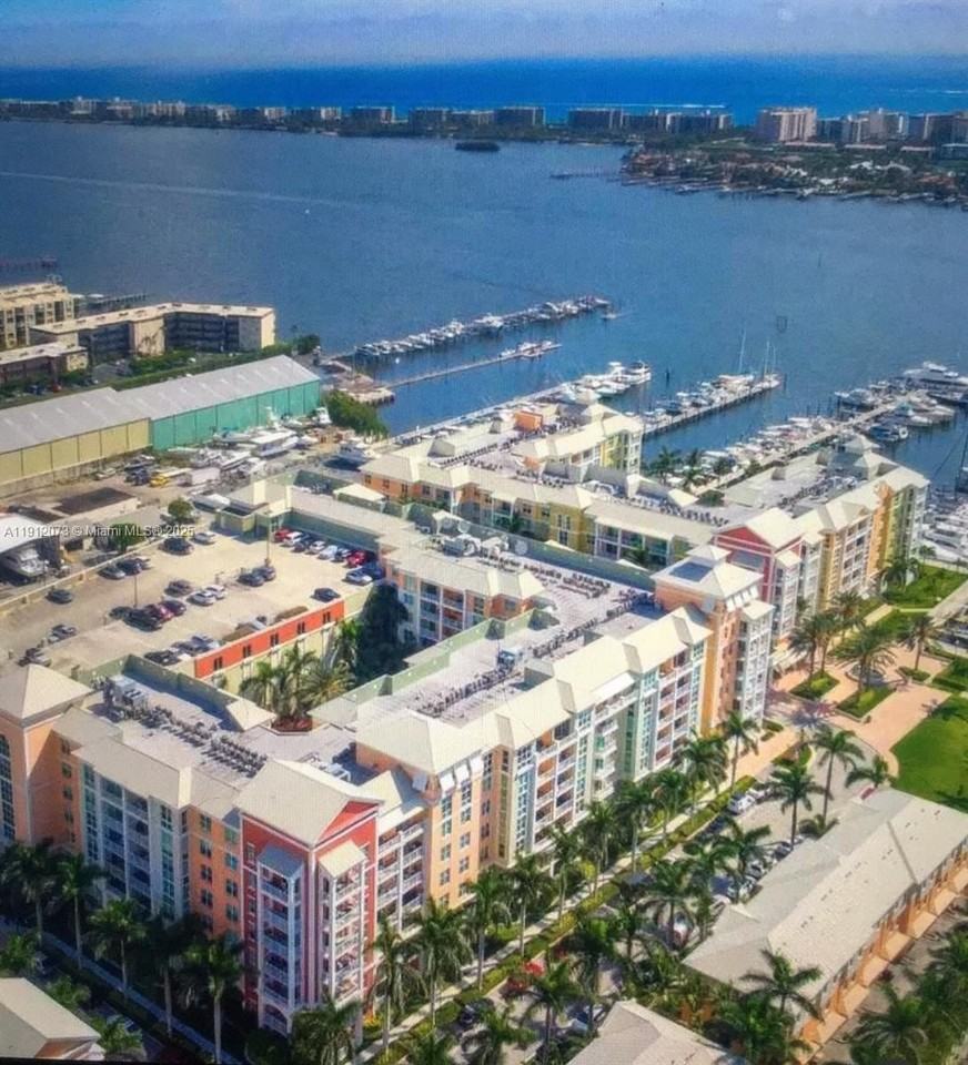 236 Moorings Dr #236