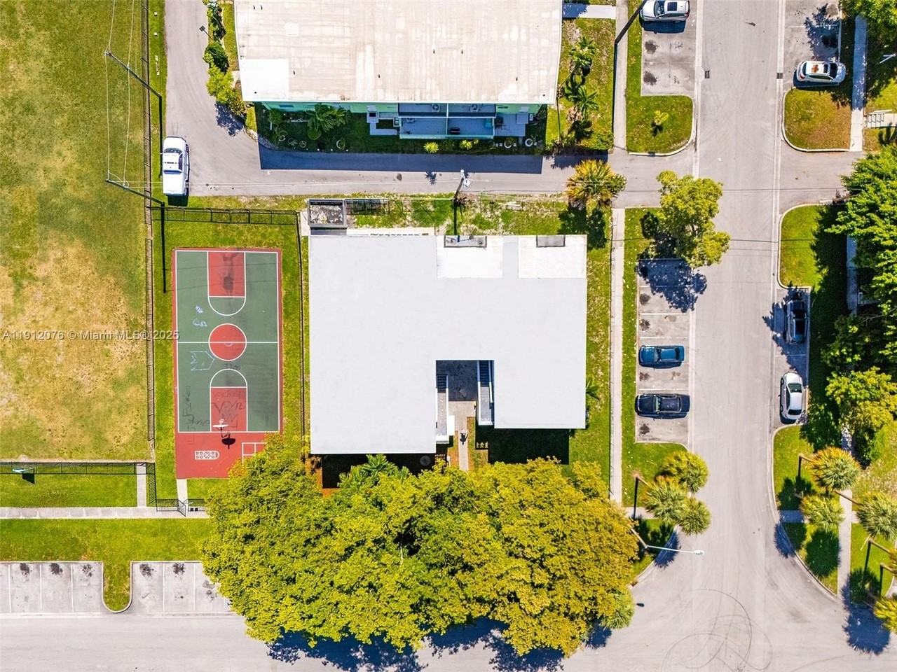 16890 Ne 21st Ave #1 - Photo 7 of 7