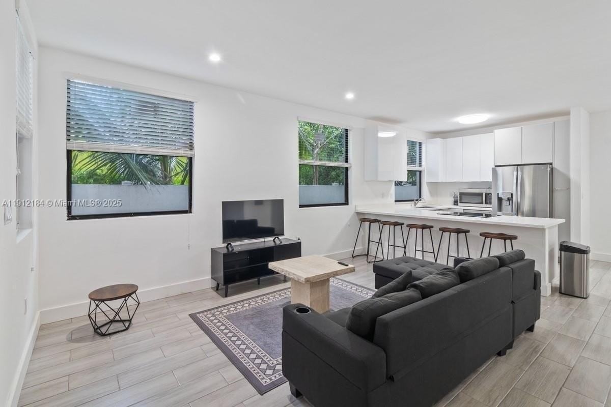 1544 Nw 59th St #A - Photo 3 of 23