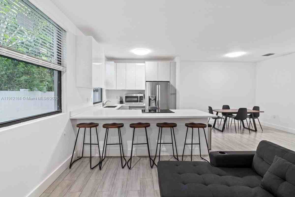 1544 Nw 59th St #A - Photo 5 of 23