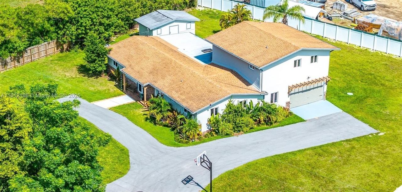 19450 Sw 125th Ave - Photo 2 of 48