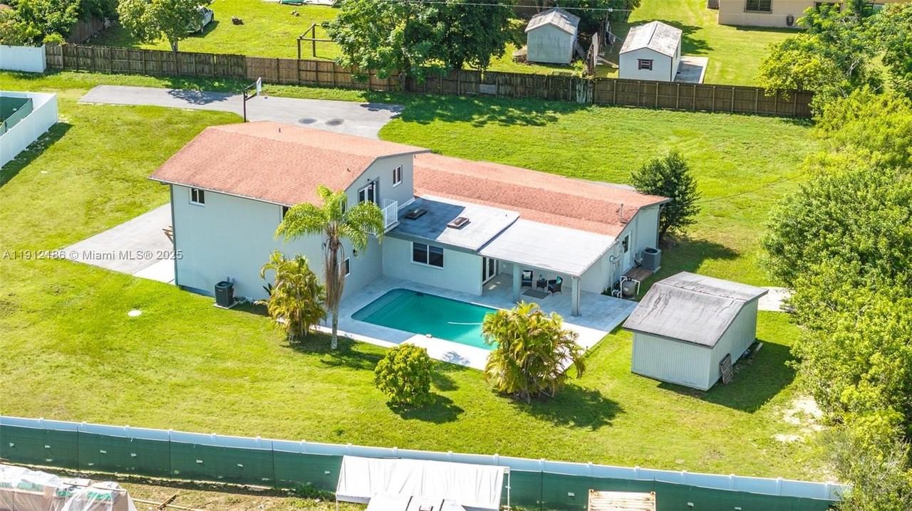 19450 Sw 125th Ave - Photo 4 of 48