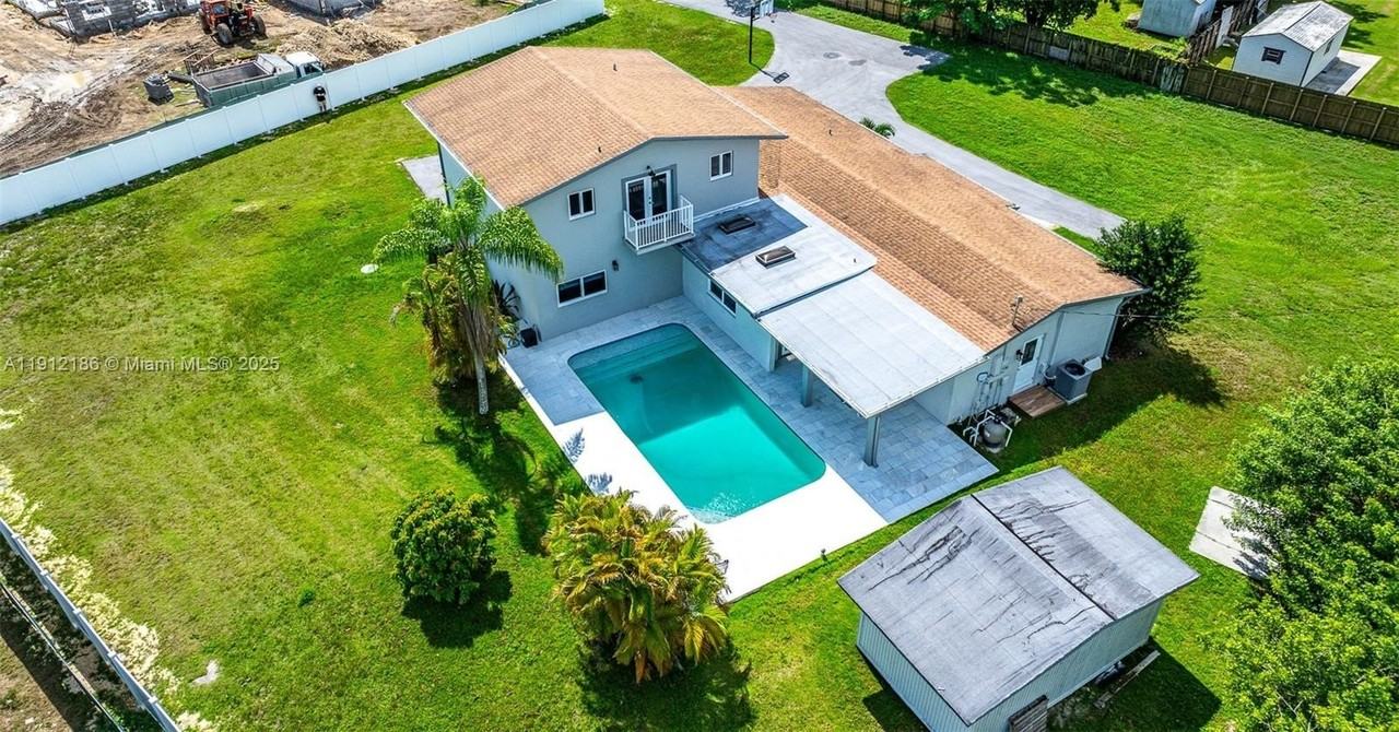 19450 Sw 125th Ave - Photo 5 of 48