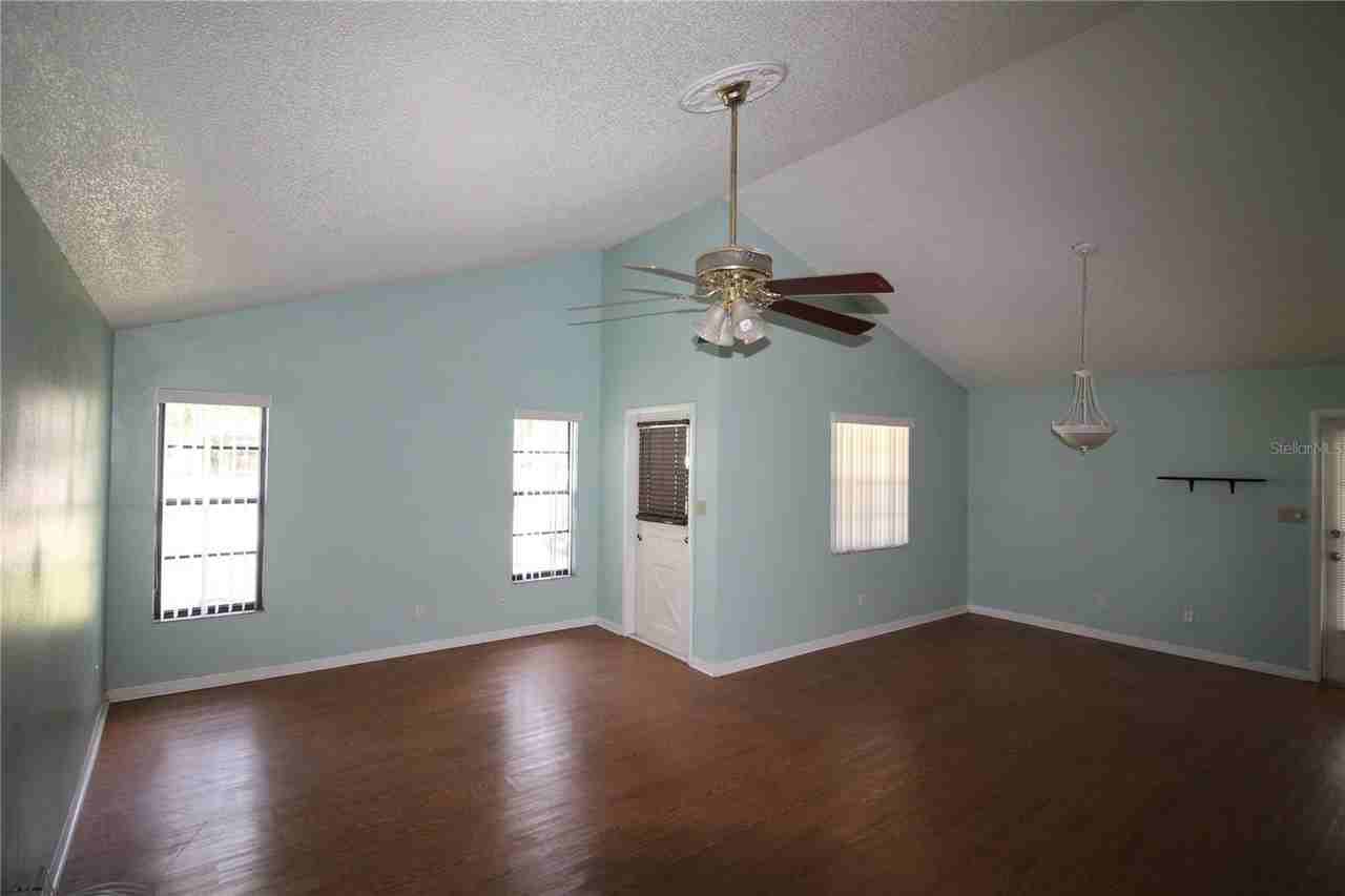 727 Virginia Ave - Photo 6 of 10