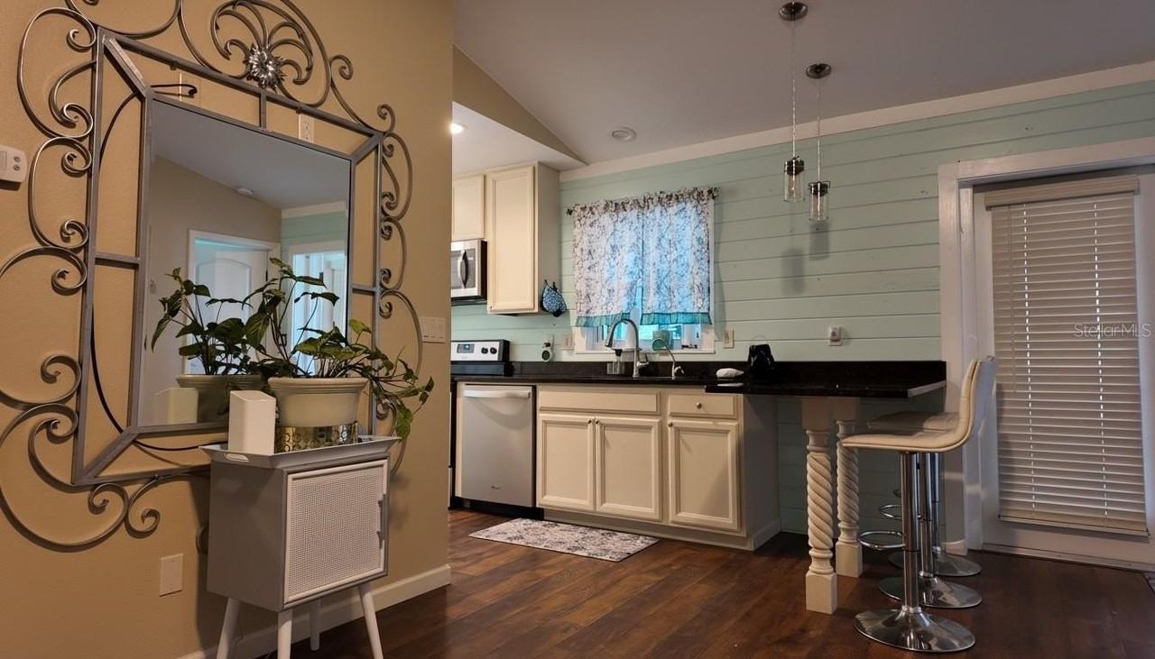 4180 Pompano Rd - Photo 4 of 18