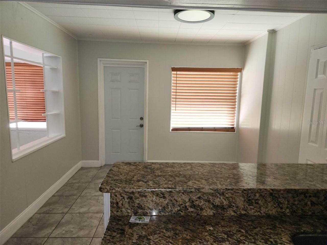 843 Wessex Pl - Photo 7 of 20