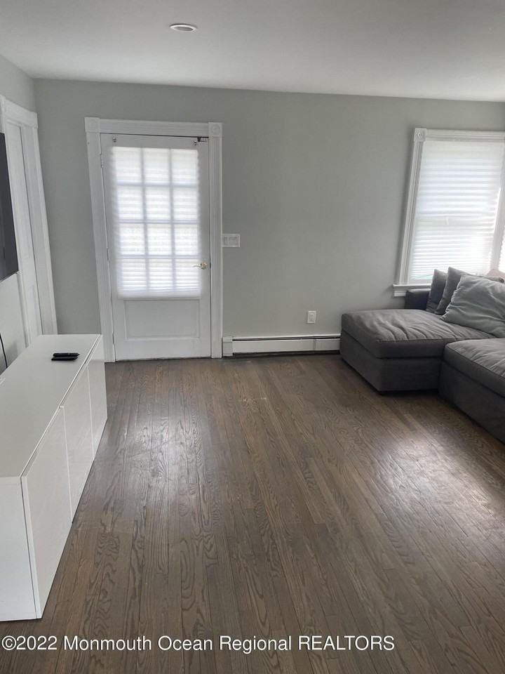 363 Lake Ave - Photo 4 of 20