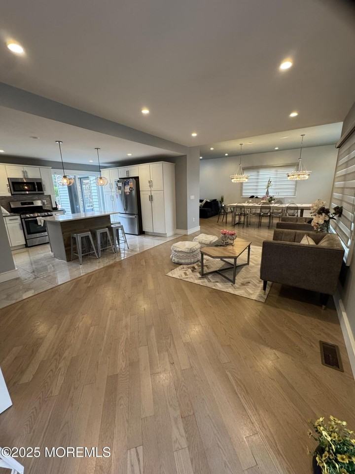 259 Roosevelt Ave - Photo 3 of 19