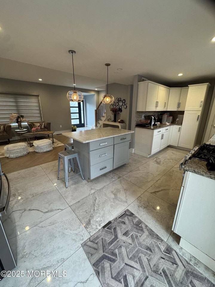 259 Roosevelt Ave - Photo 6 of 19