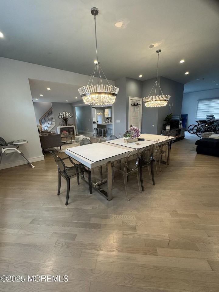 259 Roosevelt Ave - Photo 7 of 19