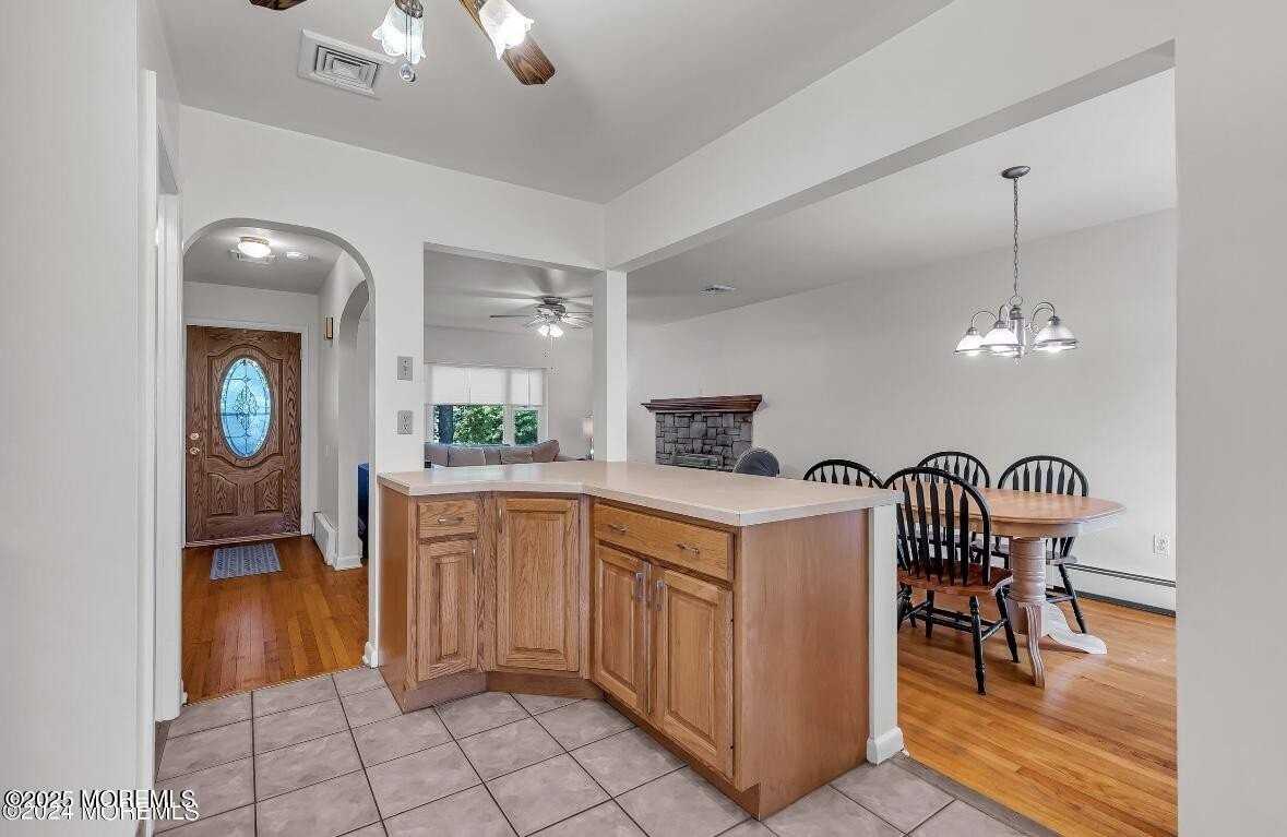 223 Harrison Ave - Photo 6 of 18