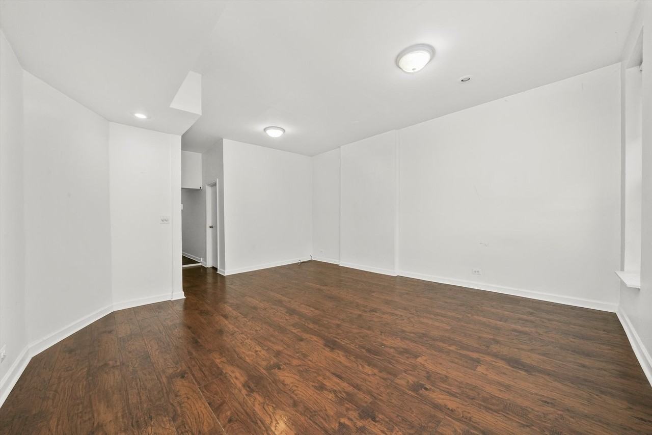 1946 N Wilmot Ave #2 - Photo 3 of 10