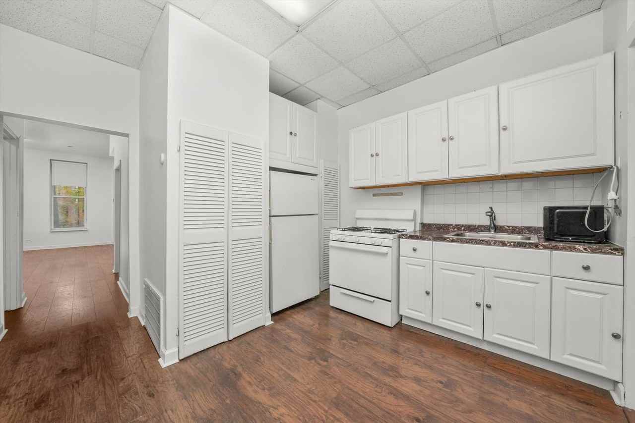 1946 N Wilmot Ave #2 - Photo 6 of 10