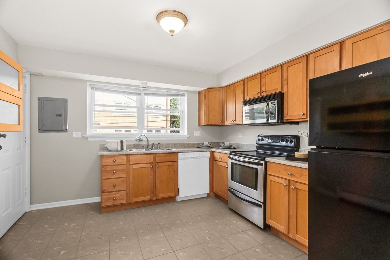 617 Case Street #2 - Photo 5 of 13