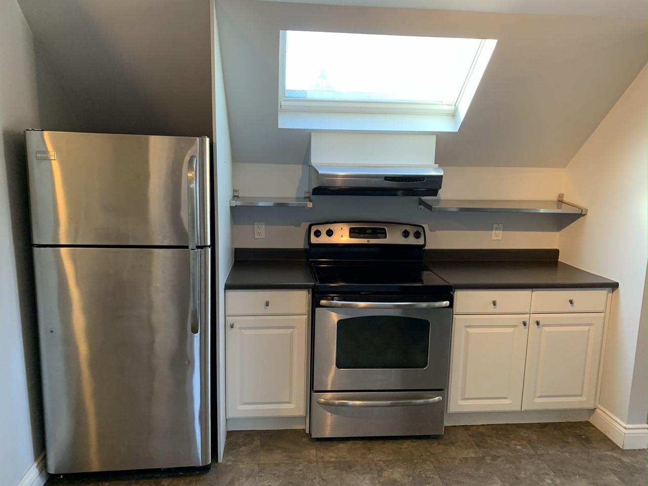 513 Bond St E - Photo 2 of 9