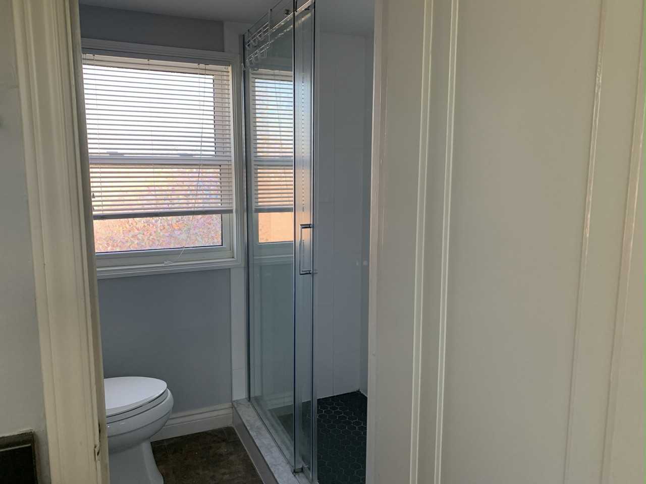 513 Bond St E - Photo 6 of 9